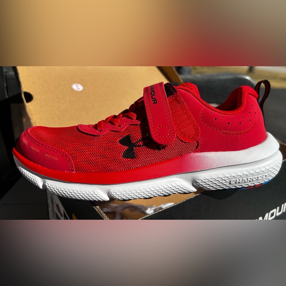 NWT UNDER ARMOUR  Kids Bright Red Sneakers Size 3 Y